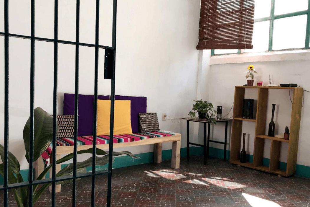 1 Guadalajara Corazon Del Centro Historico Hospedate En Una Casa Antigua En Una Habitacion Sencilla Con Areas Comunes Y Banos Compartidas Extérieur photo