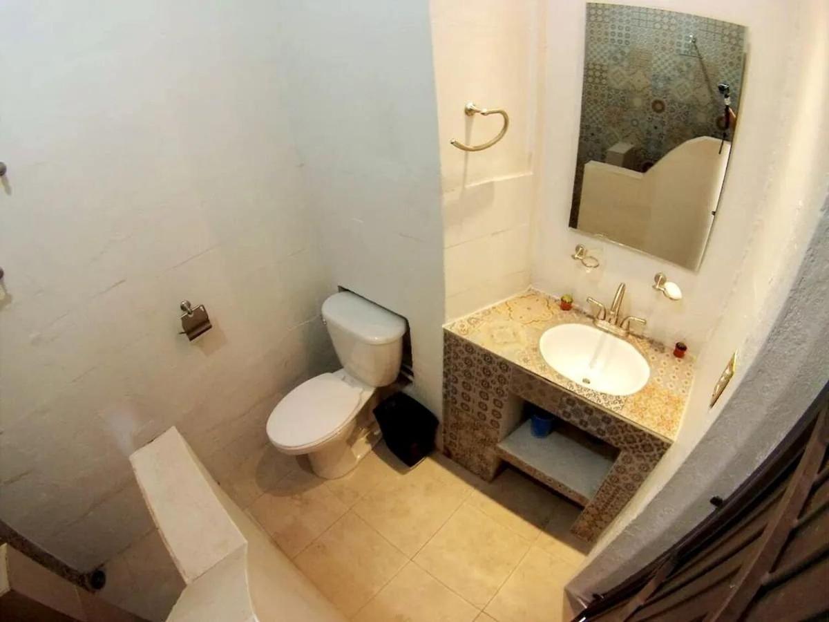 1 Guadalajara Corazon Del Centro Historico Hospedate En Una Casa Antigua En Una Habitacion Sencilla Con Areas Comunes Y Banos Compartidas Extérieur photo